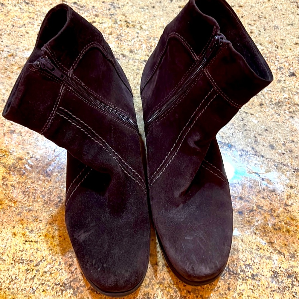 C La Canadienne Suede Booties
